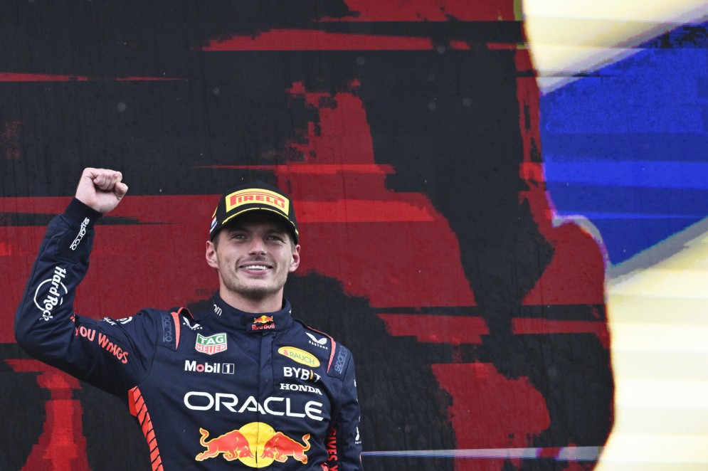 Max Verstappen comemora vitória no GP da Holanda de Fórmula 1(Foto: JOHN THYS / AFP)