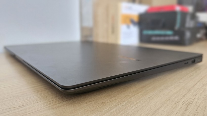 Com apar&ecirc;ncia discreta, Samsung Galaxy Book3 Ultra &eacute; excelente bom computador para trabalho, e tamb&eacute;m aguenta jogos com qualidade razo&aacute;vel