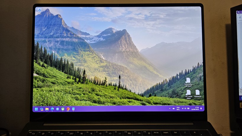 Samsung Galaxy Book3 Ultra tem molduras finas e cantos arredondados na tela; qualidade de cores do painel Oled e taxa de atualiza&ccedil;&atilde;o impressionam