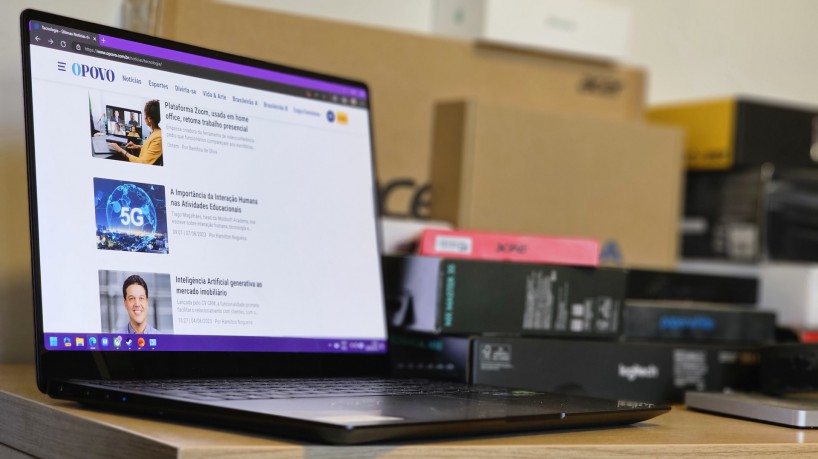 Tela do Samsung Galaxy Book3 Ultra tem excelente legibilidade, mesmo sob luz solar intensa