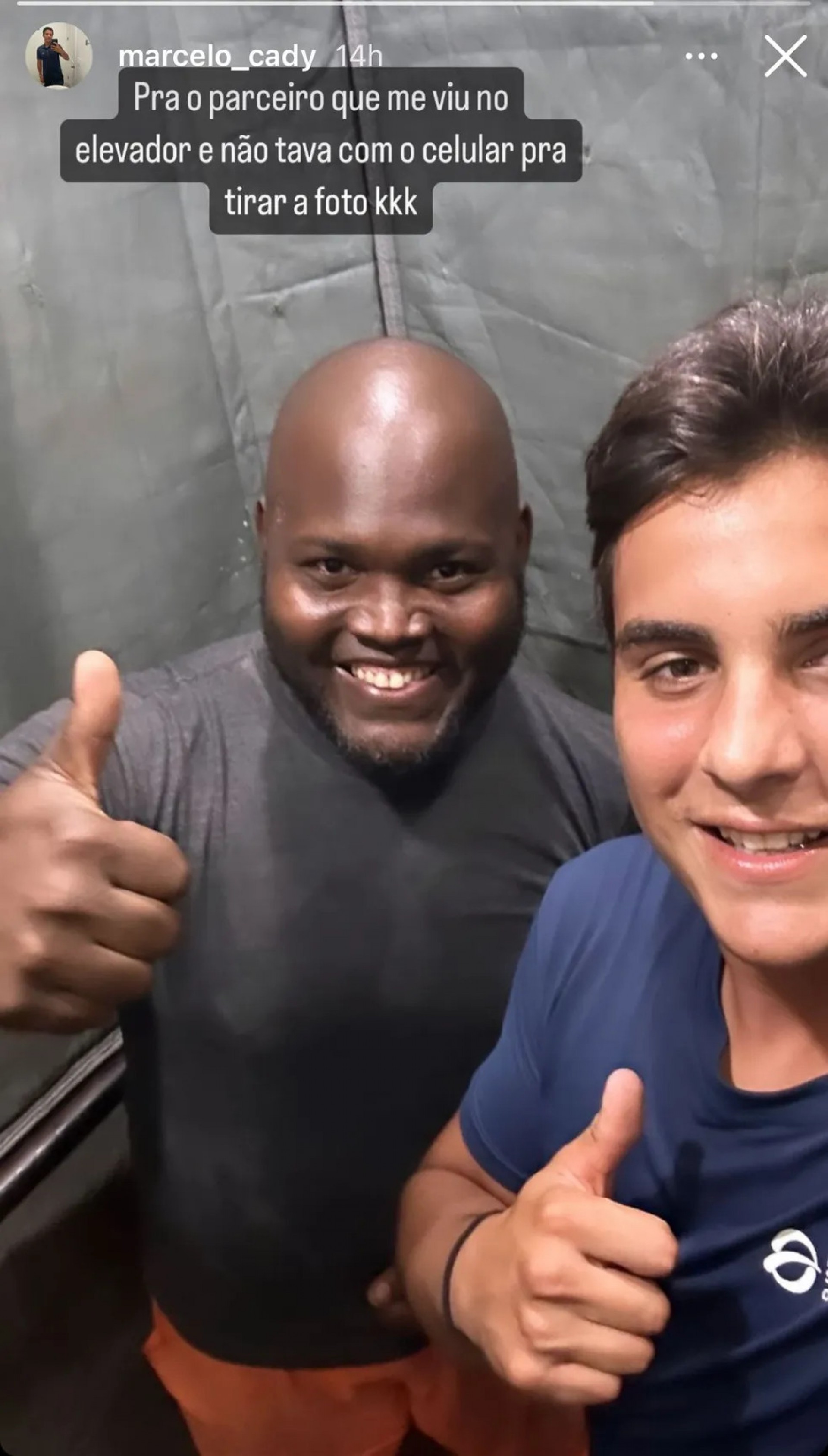 Fã estava sem celular quando encontrou Marcelo Sangalo no elevador; o filho de Ivete tirou a foto e publicou no seu Instagram