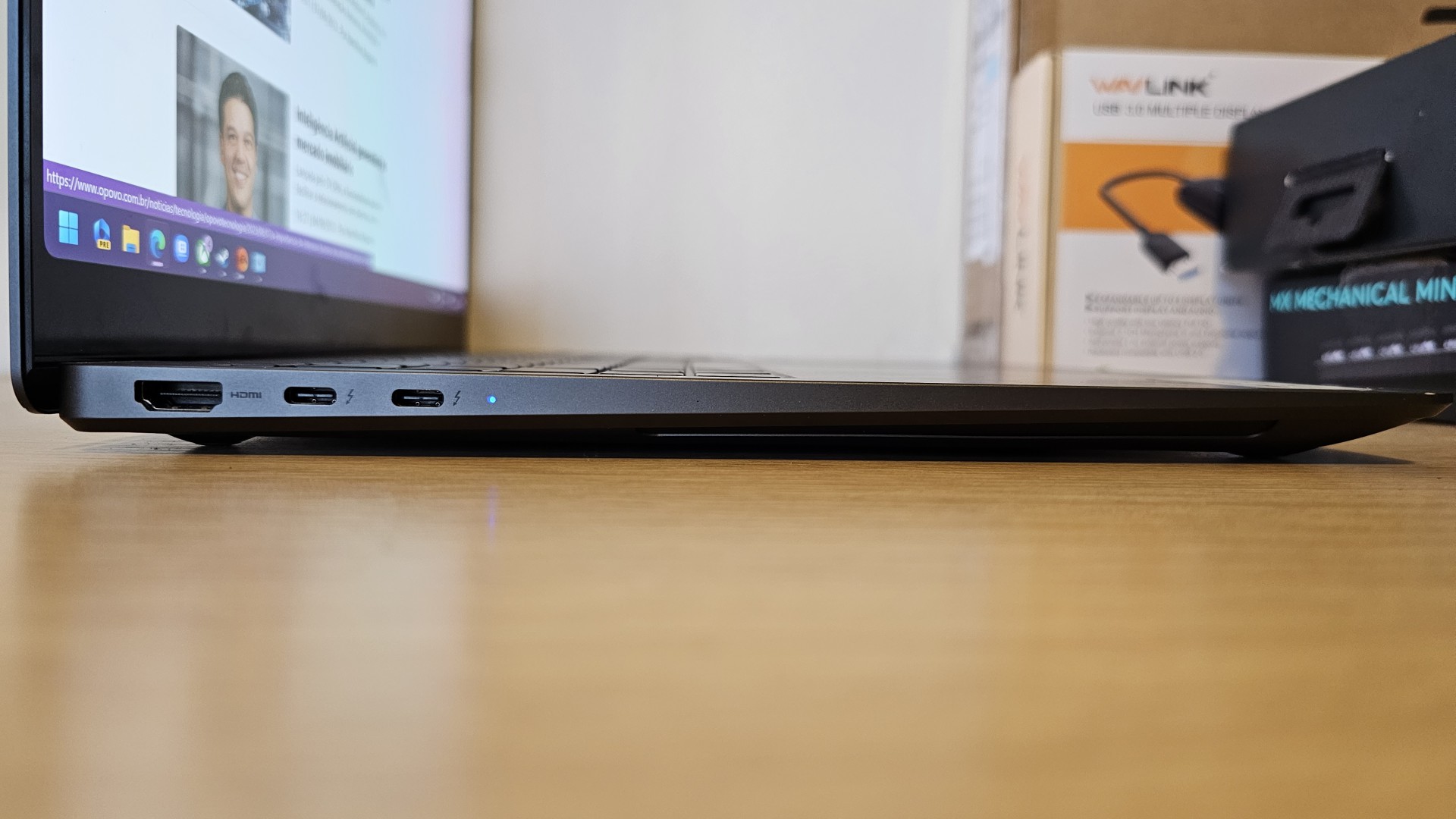 Lado esquerdo do Samsung Galaxy Book3 Ultra traz entrada HDMI e duas portas Thunderbolt 4