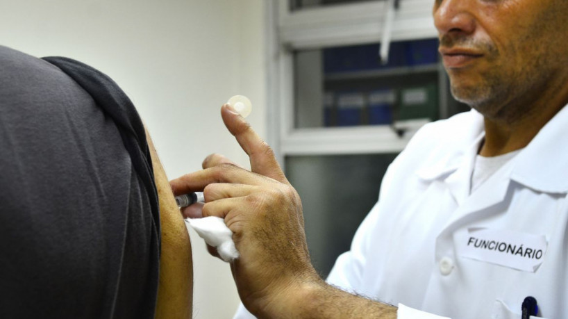 São Paulo - Primeiro dia de vacinação de idosos, gestantes e crianças de 3 meses a 5 anos no Instituto de Infectologia Emília Ribas, região central  (Rovena Rosa/Agência Brasil)