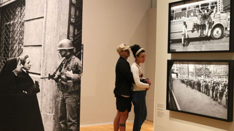 Exposição traz fotos de Evandro Teixeira sobre golpe militar no Chile 