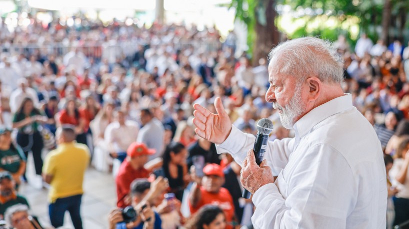 Lula discursou em palco montado na sede do BNB, no bairro Passaré, em Fortaleza