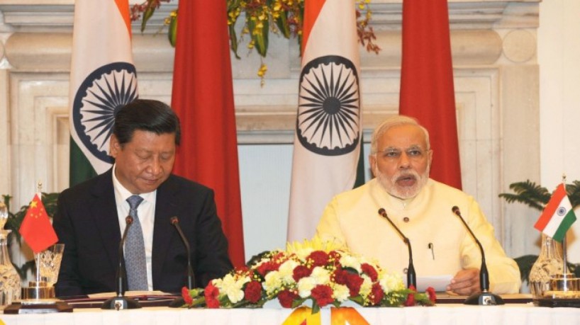 O ditador chinês, Xi Jinping, e o primeiro-ministro indiano, Narendra Modi, em encontro diplomático realizado em 2014