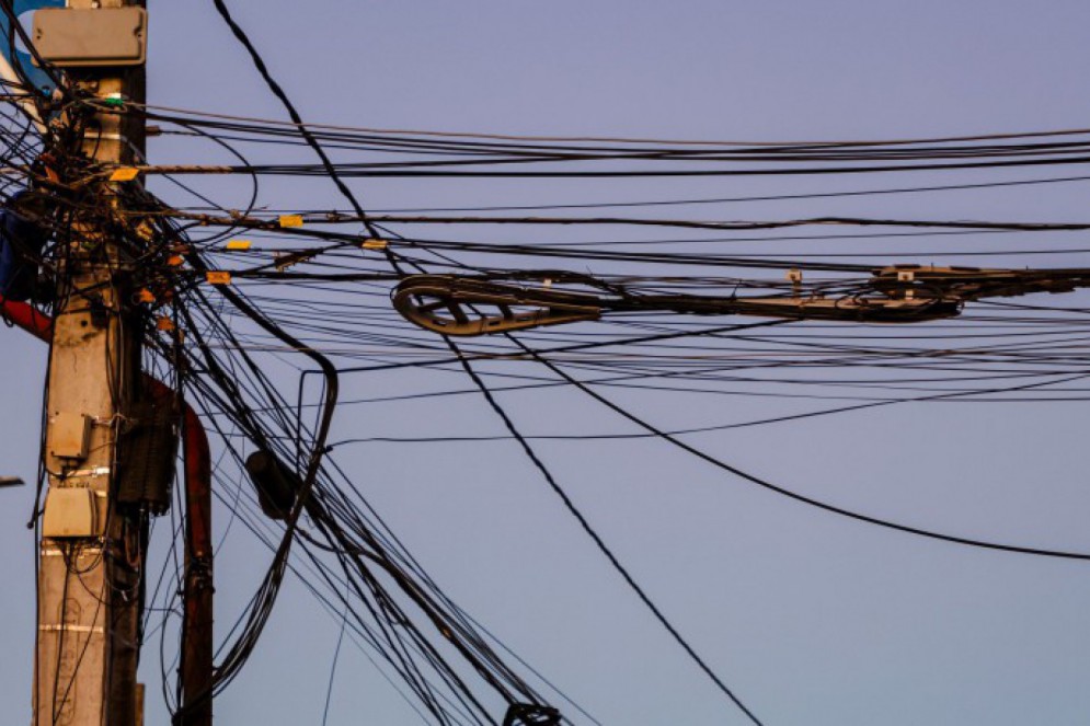 Arce aplica nova multa de R$ 19,9 milhões à Enel por falhas no faturamento no Ceará
