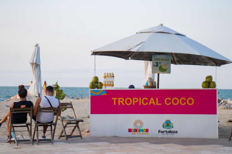 FORTALEZA, CEARÁ, BRASIL, 02-09-2023: Movimentação do comercio na Beira Mar, se tornou um canto pra rico ou todos ainda tem acesso. (Foto: Samuel Setubal)