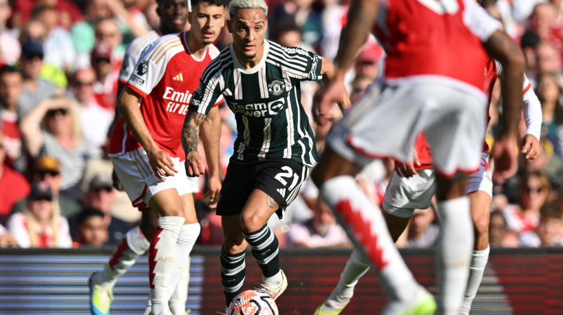 Atacante Antony no jogo Arsenal x Manchester United, no Emirates Stadium, pela Premier League