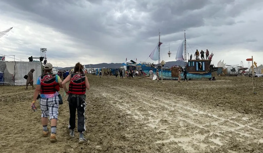 Festival Burning Man 2023: 70 mil pessoas estão ilhadas; entenda o que aconteceu