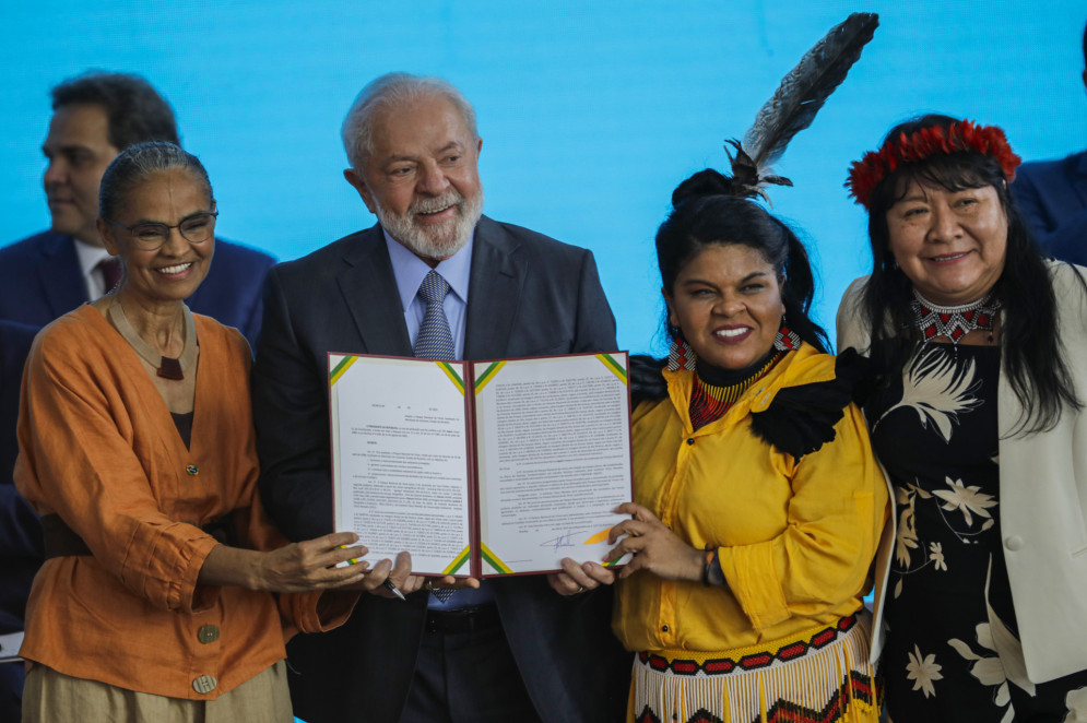 A ministra Marina Silva, o presidente Luiz Inácio Lula da Silva, a ministra dos povos indigenas, Sonia Guajajara, e a presidenta da Funai, Joenia Wapichana em cerimônia comemorativa do Dia da Amazônia(Foto: Joédson Alves/Agência Brasil) A ministra Marina Silva, o presidente Luiz Inácio Lula da Silva, a ministra dos povos indigenas, Sonia Guajajara, e a presidenta da Funai, Joenia Wapichana em cerimônia comemorativa do Dia da Amazônia(Foto: Joédson Alves/Agência Brasil)