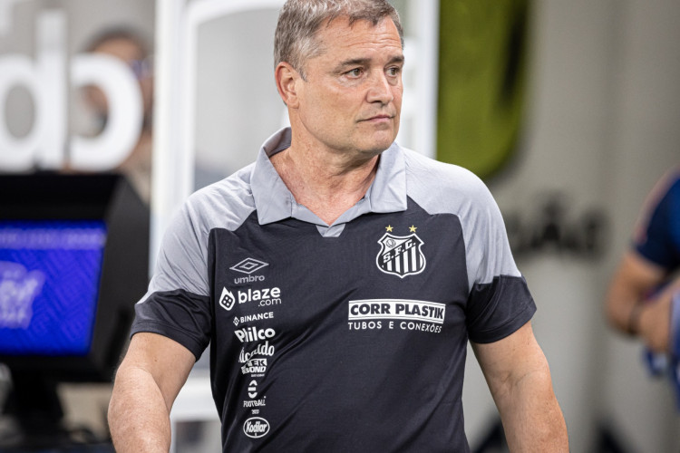 Técnico Diego Aguirre no jogo Fortaleza x Santos, na Arena Castelão, pelo Campeonato Brasileiro Série A 2023 