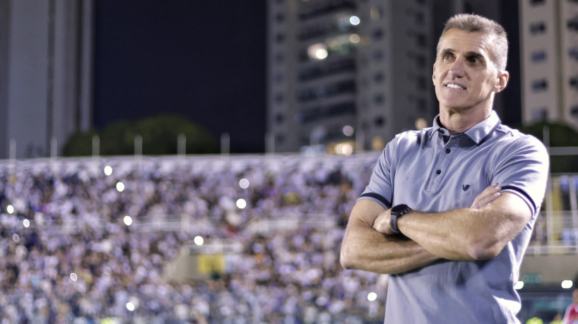 Técnico Vagner Mancini em jogo do Ceará diante do Londrina, no estádio Presidente Vargas, pela Série B do Brasileirão. 