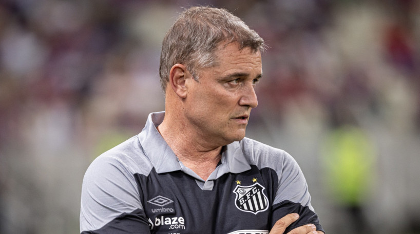 T&eacute;cnico Diego Aguirre no jogo Fortaleza x Santos, na Arena Castel&atilde;o, pelo Campeonato Brasileiro S&eacute;rie A 2023