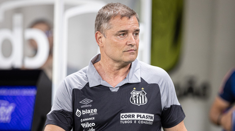 T&eacute;cnico Diego Aguirre no jogo Fortaleza x Santos, na Arena Castel&atilde;o, pelo Campeonato Brasileiro S&eacute;rie A 2023