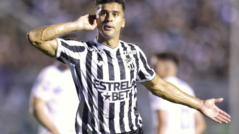 Léo Santos comemora gol no jogo Ceará x Londrina, no PV, pela Série B 2023