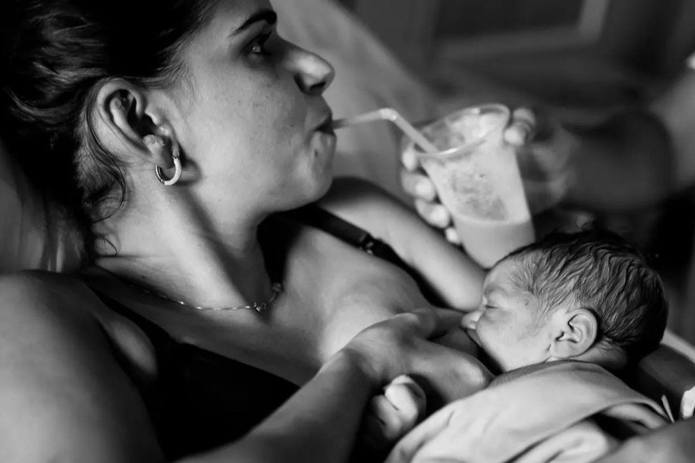 Após a experiência no parto domiciliar, Roberta iniciou atuação no registro de imagens e filmes de partos em Fortaleza