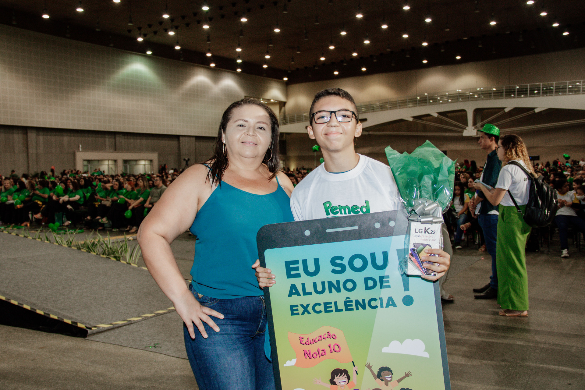 Flávio Augusto Bandeira Valentin, 16, e a mãe, Deyse Bandeira, 40