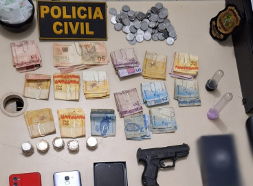 Material apreendido com mulher presa em Guaiúba 