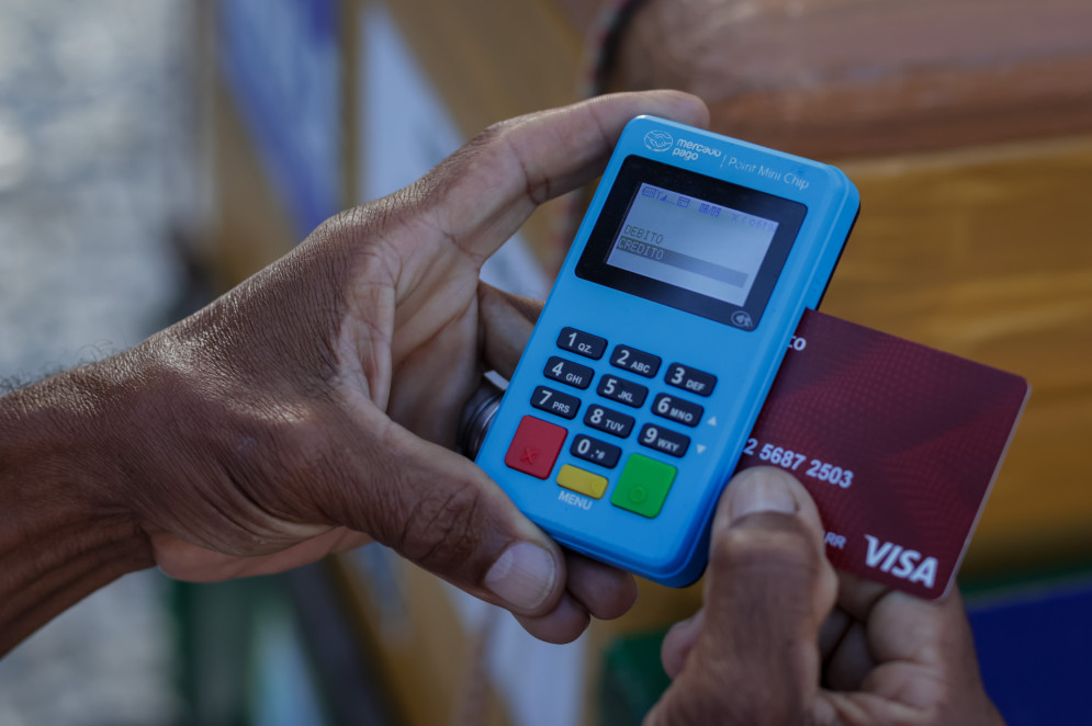 Parcelamento de compras no país ganhou incremento com a adesão massiva dos cartões de crédito (Foto: AURÉLIO ALVES)