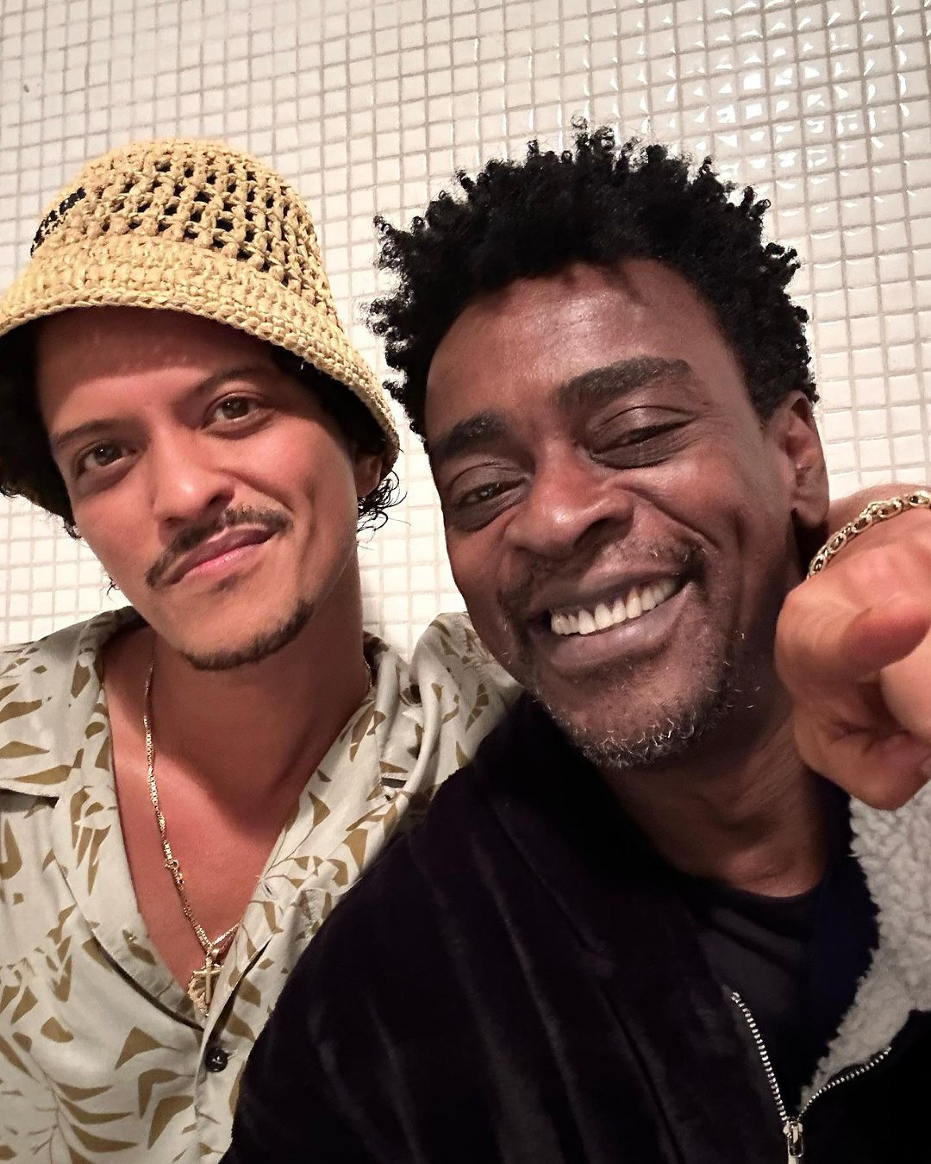 Bruno Mars e Seu Jorge se encontram no The Town após 10 anos