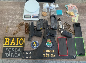 Quatro armas foram apreendidas em ocorrência em que quatro suspeitos foram capturados em Itarema 