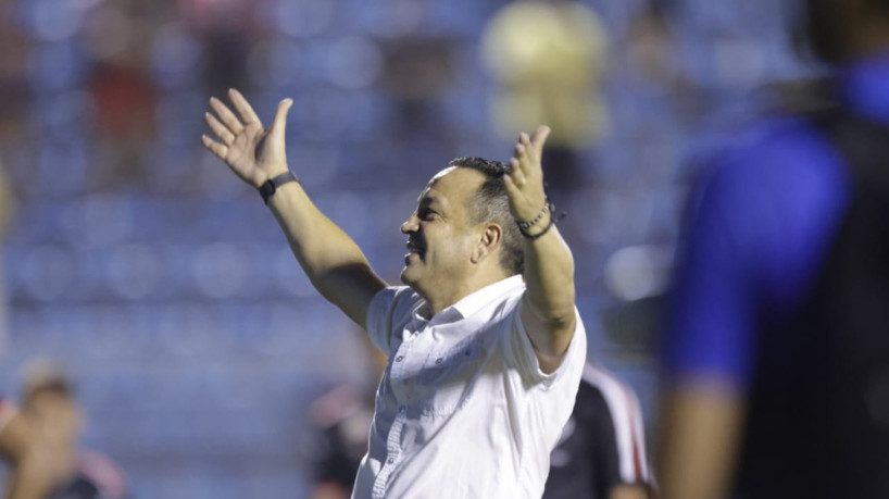 Paulinho Kobayashi, técnico do Ferroviário, durante semifinal da Série D