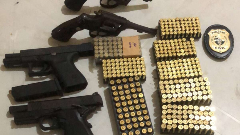 Polícia Civil prende homem com duas armas de fogo e mais de 400 munições em Itarema