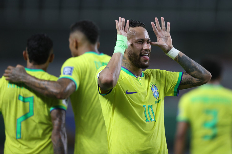 Atacante Neymar comemora gol no jogo Brasil x Bolívia, no Estádio Mangueirão, pelas Eliminatórias da Copa do Mundo