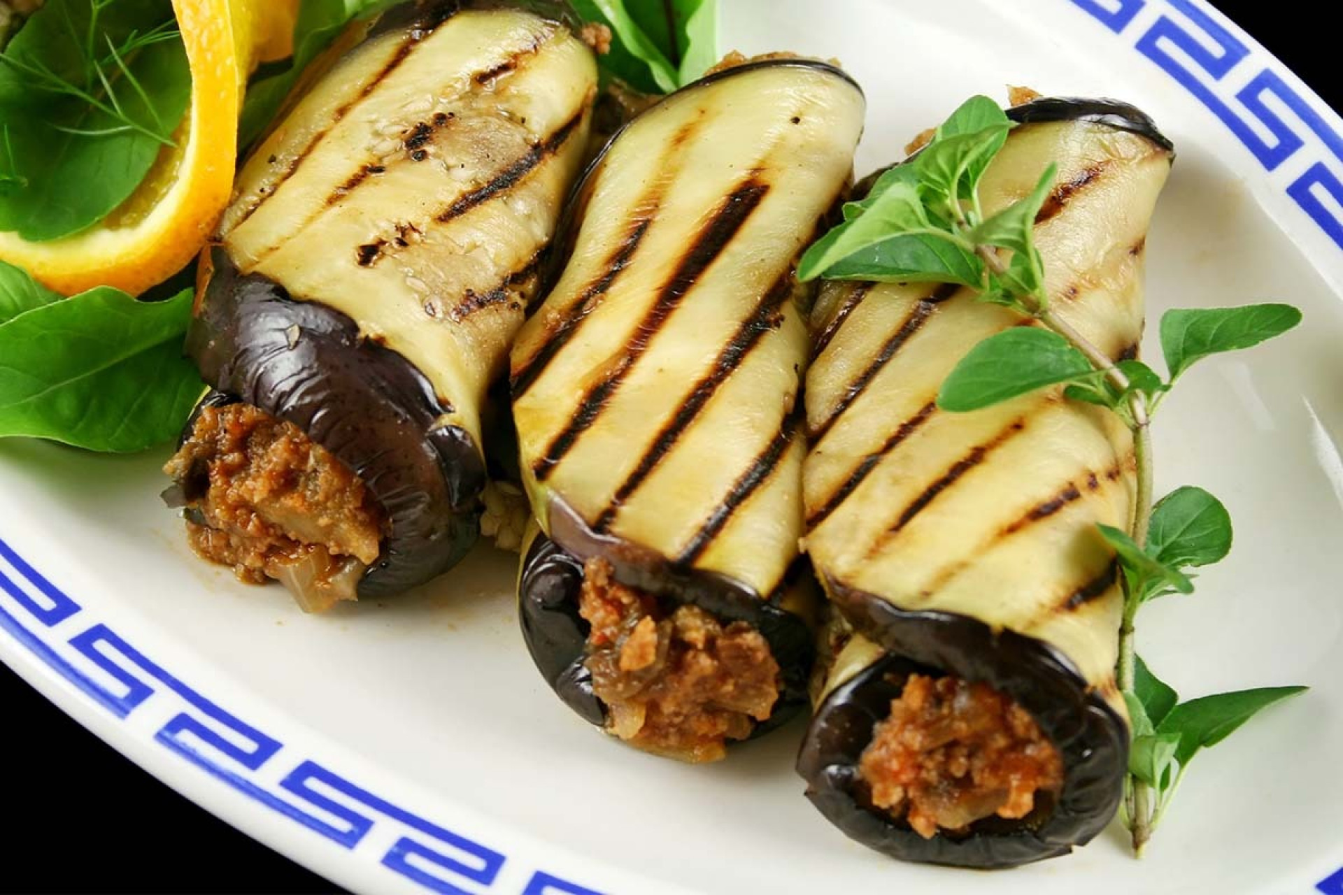 Rolinho de berinjela com carne moída (Imagem: jabiru | Shutterstock)