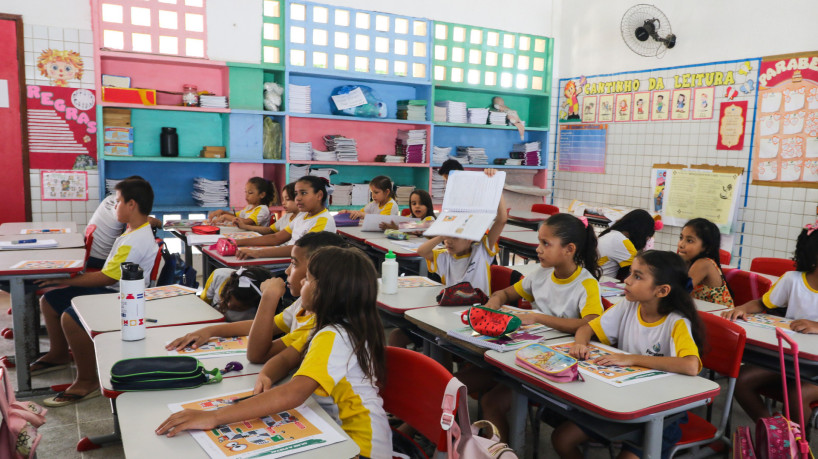 Escola Municipal Professor Jos&eacute; Cirio Pereira Filho, em Fortaleza, ficou em primeiro lugar de Fortaleza no Spaece