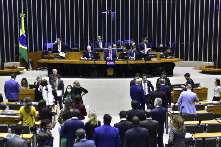 Deputados mudam prazos de cumprimento da Lei da Ficha Limpa