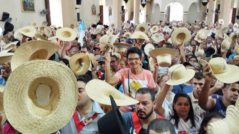 Milhares de romeiros lotam Igreja Matriz de Juazeiro no encerramento da Romaria de Nossa Senhora das Dores.