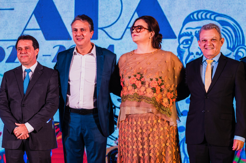 ￼AUTORIDADES políticas estiveram presentes no evento