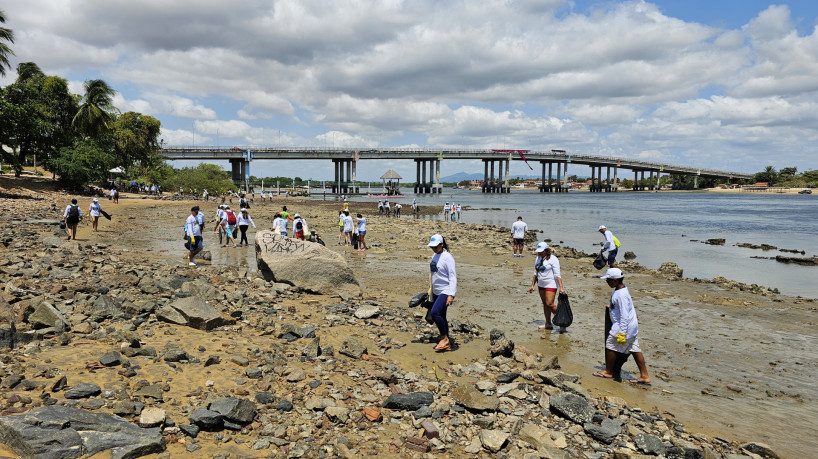 FORTALEZA, CEARÁ, 16-09-2023: Ação de limpeza do mangue na foz do rio Ceará, em alusão ao Dia Mundial de Limpeza de Praias, Rios e Lagoas