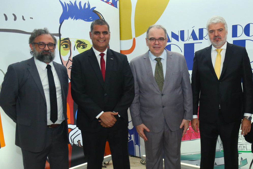Jocélio Leal, editor geral do Anuário do Ceará; Erick Torres, CEO da ArcelorMittal Pecém; Dummar Neto, presidente executivo do GCOP; e André Azevedo, diretor administrativo-financeiro da Fundação Demócrito Rocha