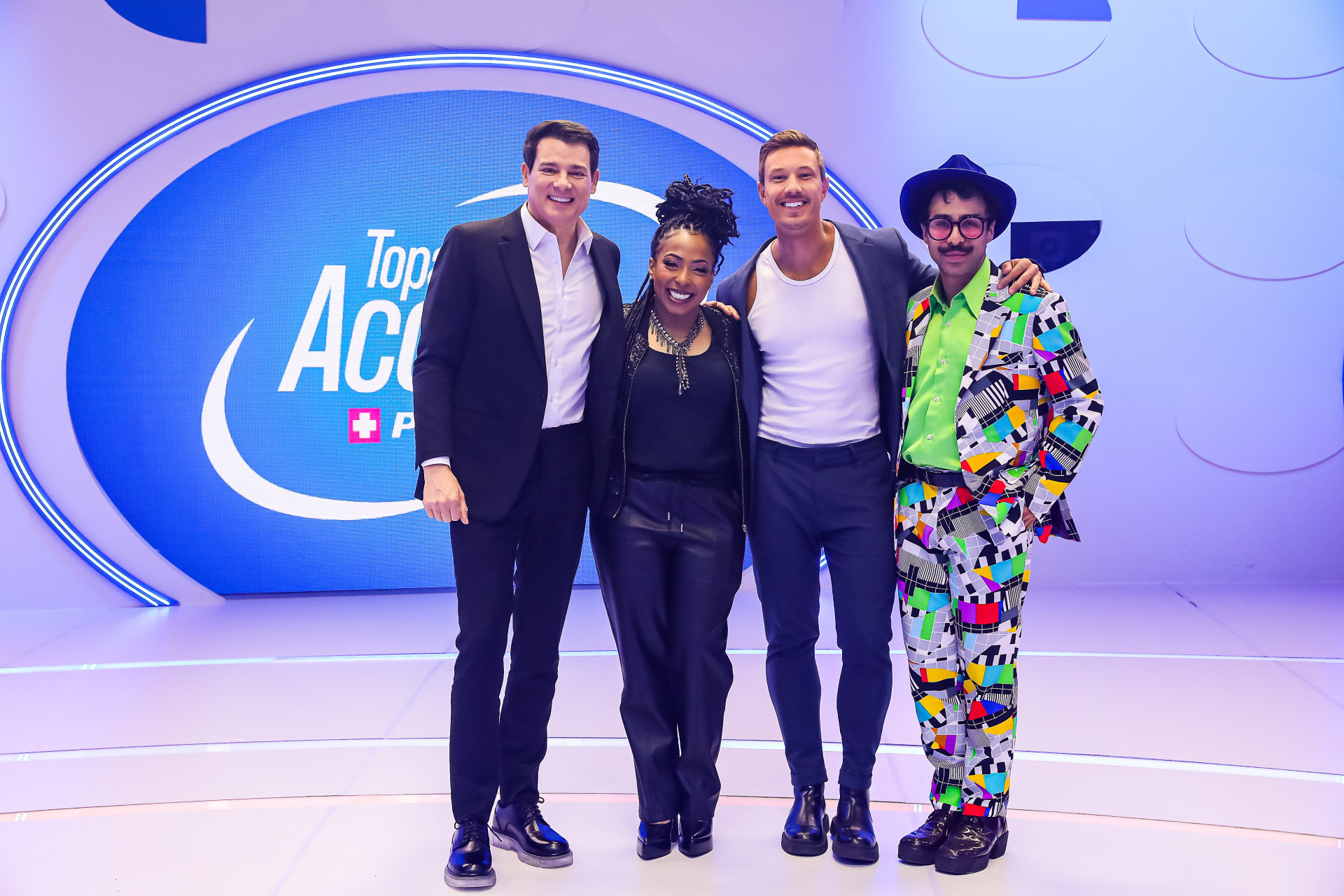 Celso Portiolli, Juliana Oliveira, Gabriel Cartolano e Renato Lima (Encrenca), apresentadores de "Topa Um Acordo Pague Menos", novo game show do SBT