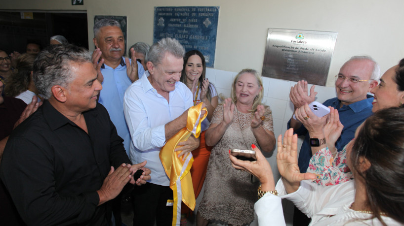 Entrega da reforma do Posto de Sa&uacute;de Waldemar Alc&acirc;ntara, na manh&atilde; desta sexta-feira, 22, em Fortaleza