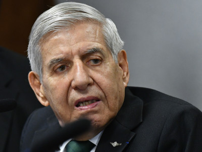 A investigação cita discursos de Bolsonaro, anotações encontradas em um caderno de Heleno e registros que mostram seu papel como consultor do ex-presidente.