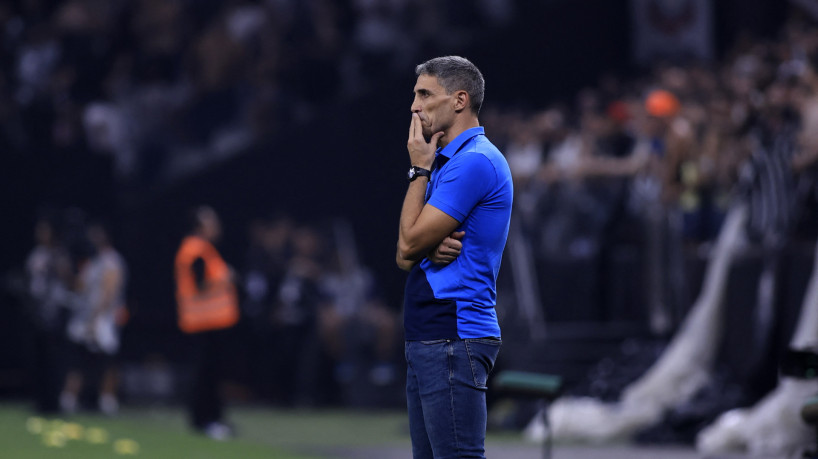Técnico Juan Pablo Vojvoda no jogo Corinthians x Fortaleza, na Neo Química Arena, pela semifinal da Copa Sul-Americana 2023
