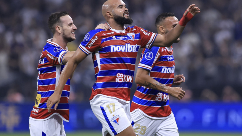 Zé Welison comemora gol no jogo Corinthians x Fortaleza, na Neo Química Arena, pela semifinal da Copa Sul-Americana 2023