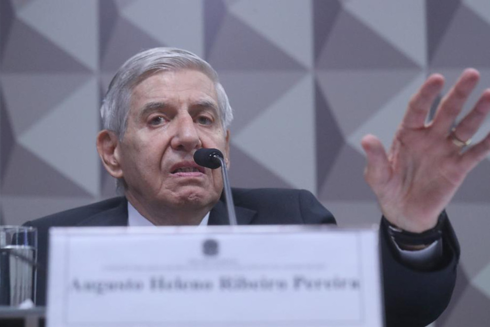 "Agora é só esperar eles virem me pegar", afirmou Heleno um dia antes da prisão de Bolsonaro