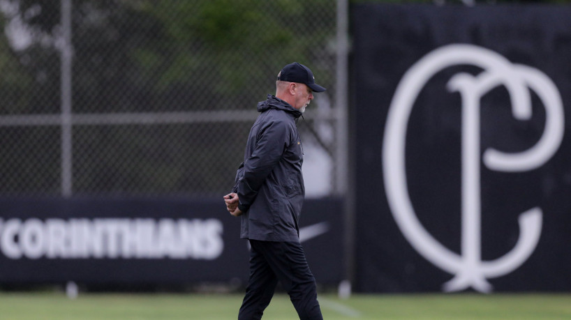 Técnico Mano Menezes em treino do Corinthians no CT Joaquim Grava