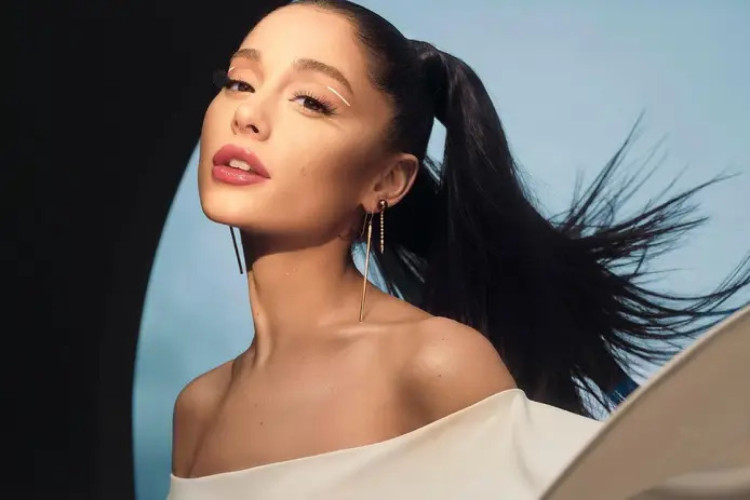 Ariana Grande republica carta que critica primeiros 250 dias de governo de Donald Trump