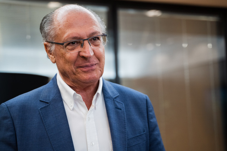 Vice-presidente e ministro concedeu entrevista no fim da manhã deste sábado, 15