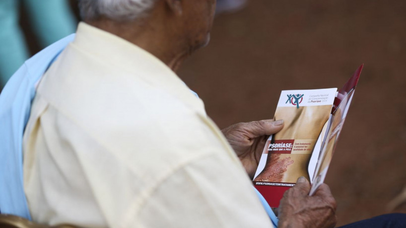 Brasília - Representantes da Sociedade Brasileira de Dermatologia – DF, Unidade de Dermatologia do Hospital Regional da Asa Norte e Associação Brasileira de Psoríase esclarecerem a população sobre a doença, no Parque da Cidade.  (Marcelo Camargo/Agência Brasil)