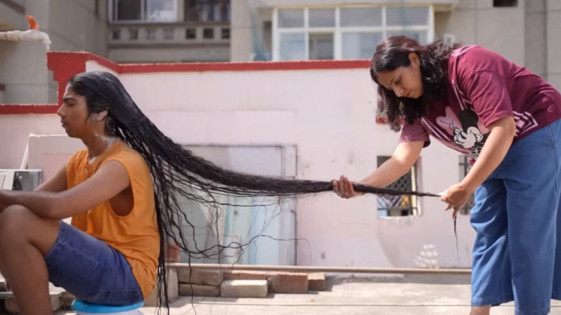 Sidakdeep leva cerca de uma hora para lavar, secar e pentear seu cabelo