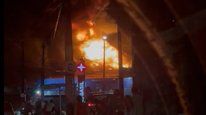 Incêndio atingiu depósito no bairro Jardim Iracema e foi controlado pelo Corpo de Bombeiros