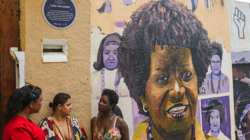 Rio de Janeiro (RJ), 30/09/2023 - Casa em que morou a autora, antropóloga, filósofa e política Lélia Gonzalez, em Santa Tereza, regiao central da cidade, recebe placa em sua homenagem . Prefeitura do Rio e o Projeto Negro Muro lançam projeto relacionado à cultura da população negra. Imóveis de relevância histórica para a memória negra serão identificados como Patrimônio Cultural. Foto:Tânia Rêgo/Agência Brasil