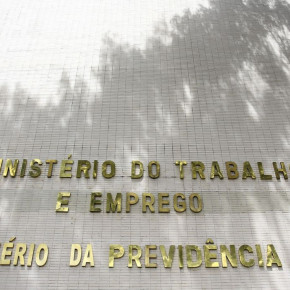 Fachada do ministério do Trabalho e Emprego e do ministério da Previdência Social em Brasília (Foto: Marcelo Camargo/Agência Brasil)